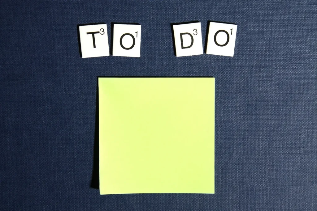 An empty post-it note with the words "to do" above.